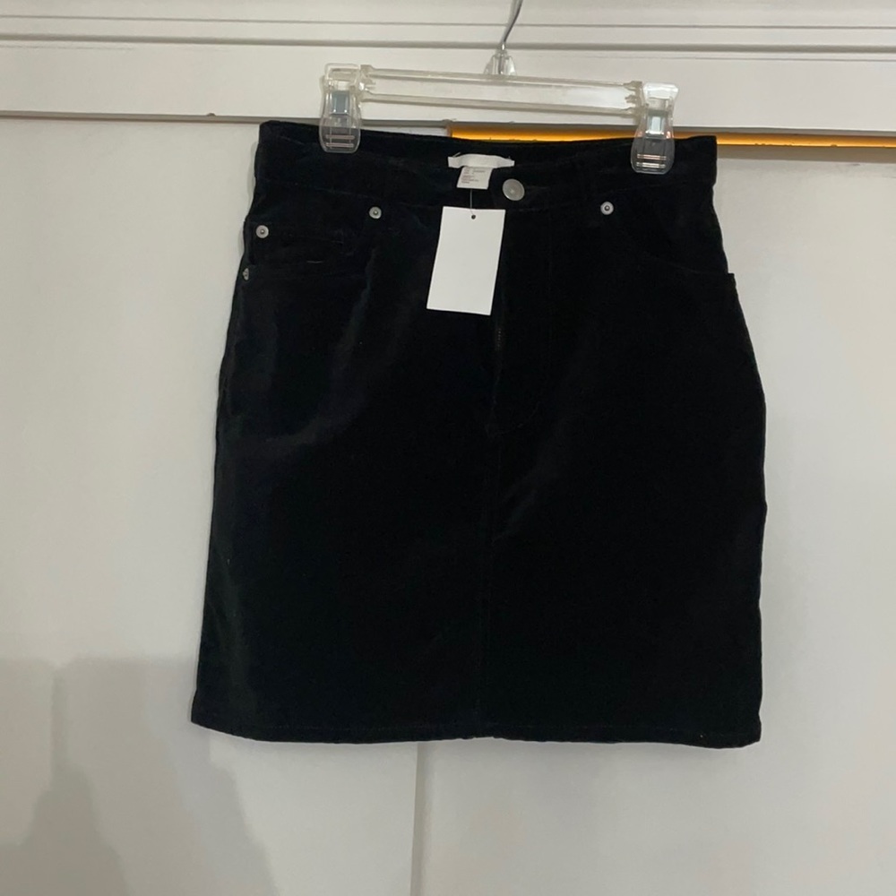 H&M NWT black skirt